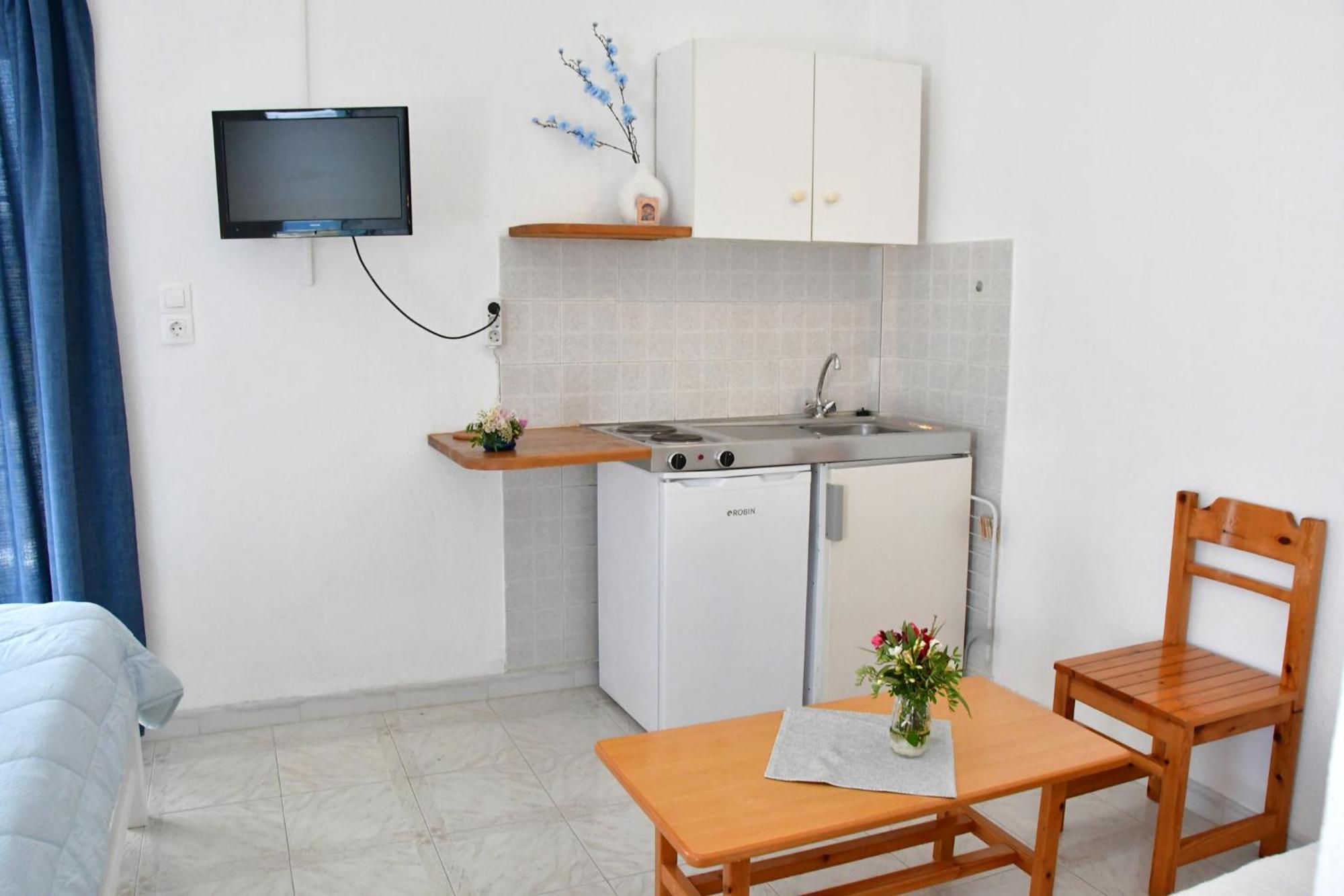 Blue Dolphin Studios And Apartment Vagia  Extérieur photo