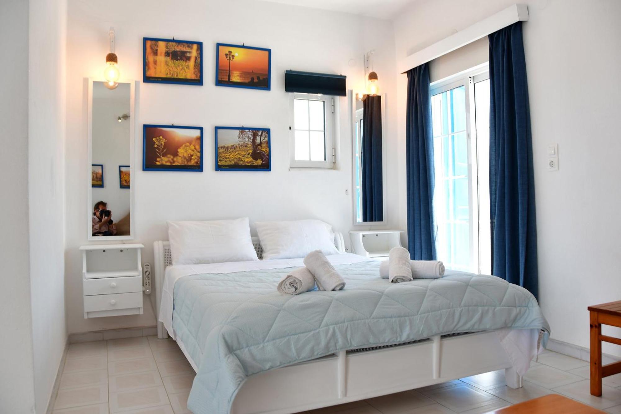 Blue Dolphin Studios And Apartment Vagia  Extérieur photo