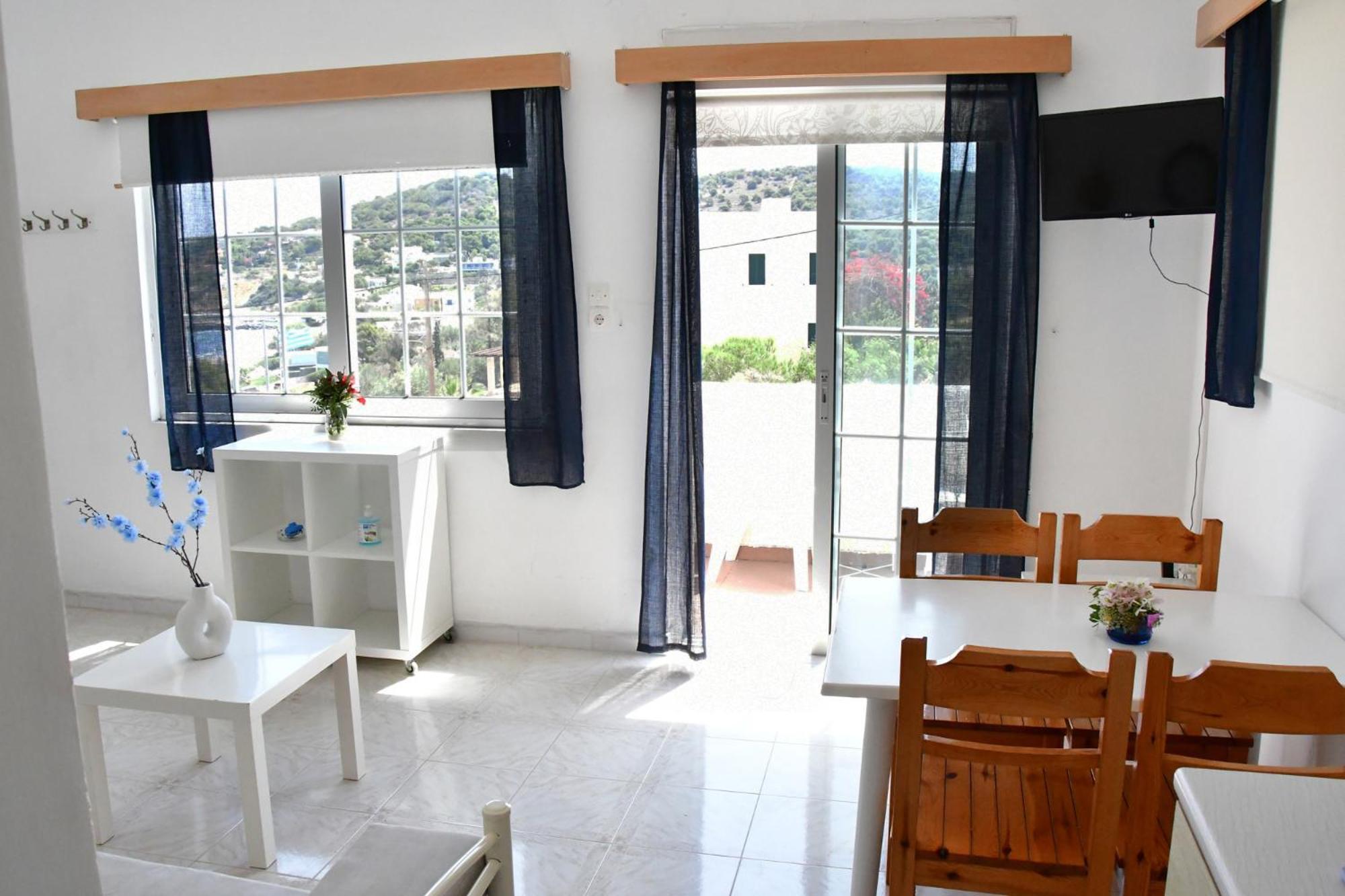 Blue Dolphin Studios And Apartment Vagia  Extérieur photo