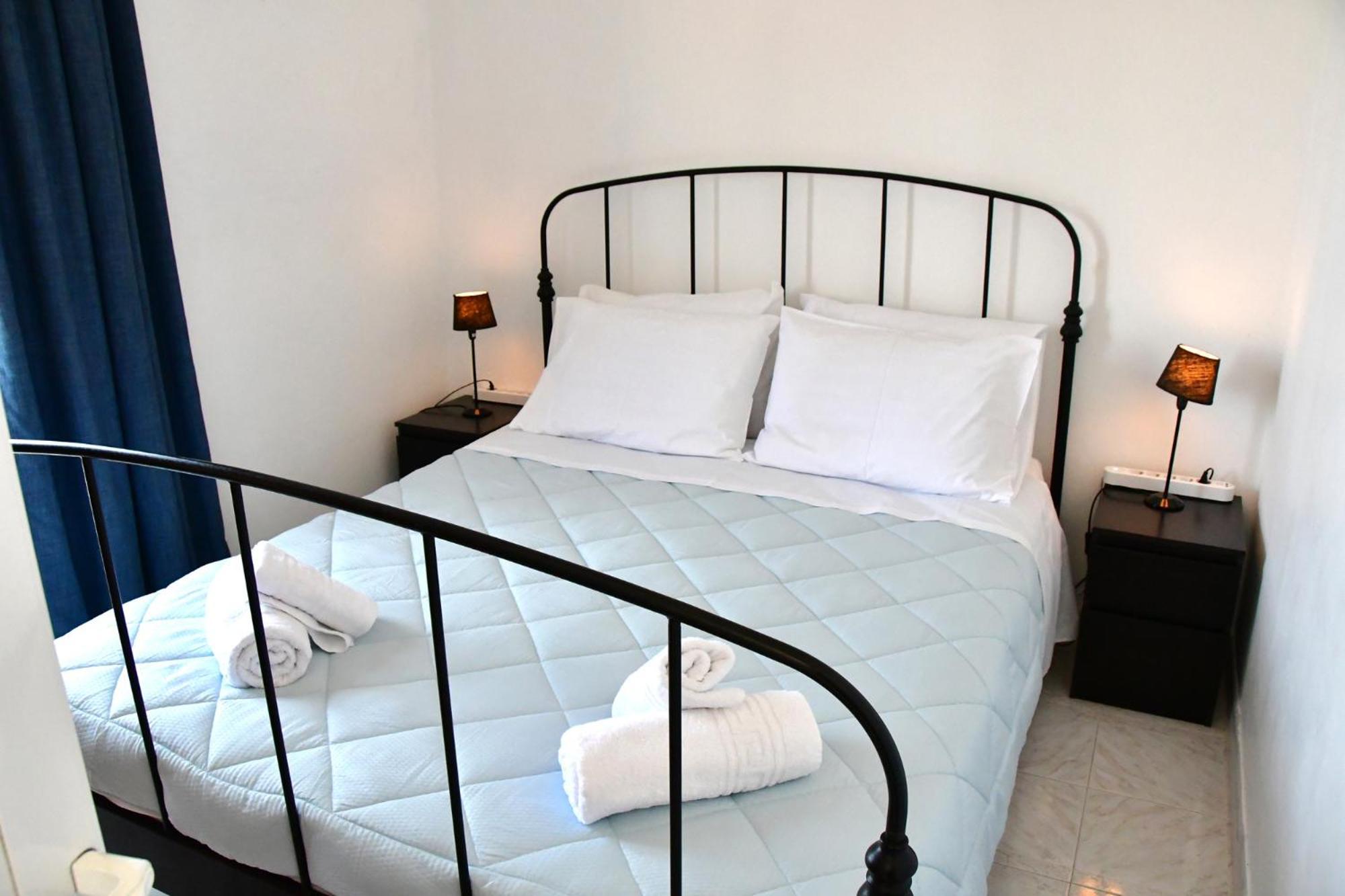 Blue Dolphin Studios And Apartment Vagia  Extérieur photo